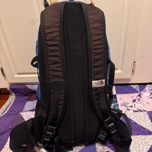 The North Face Backpack for hiking travel school multiple uses - Picture 5 of 5